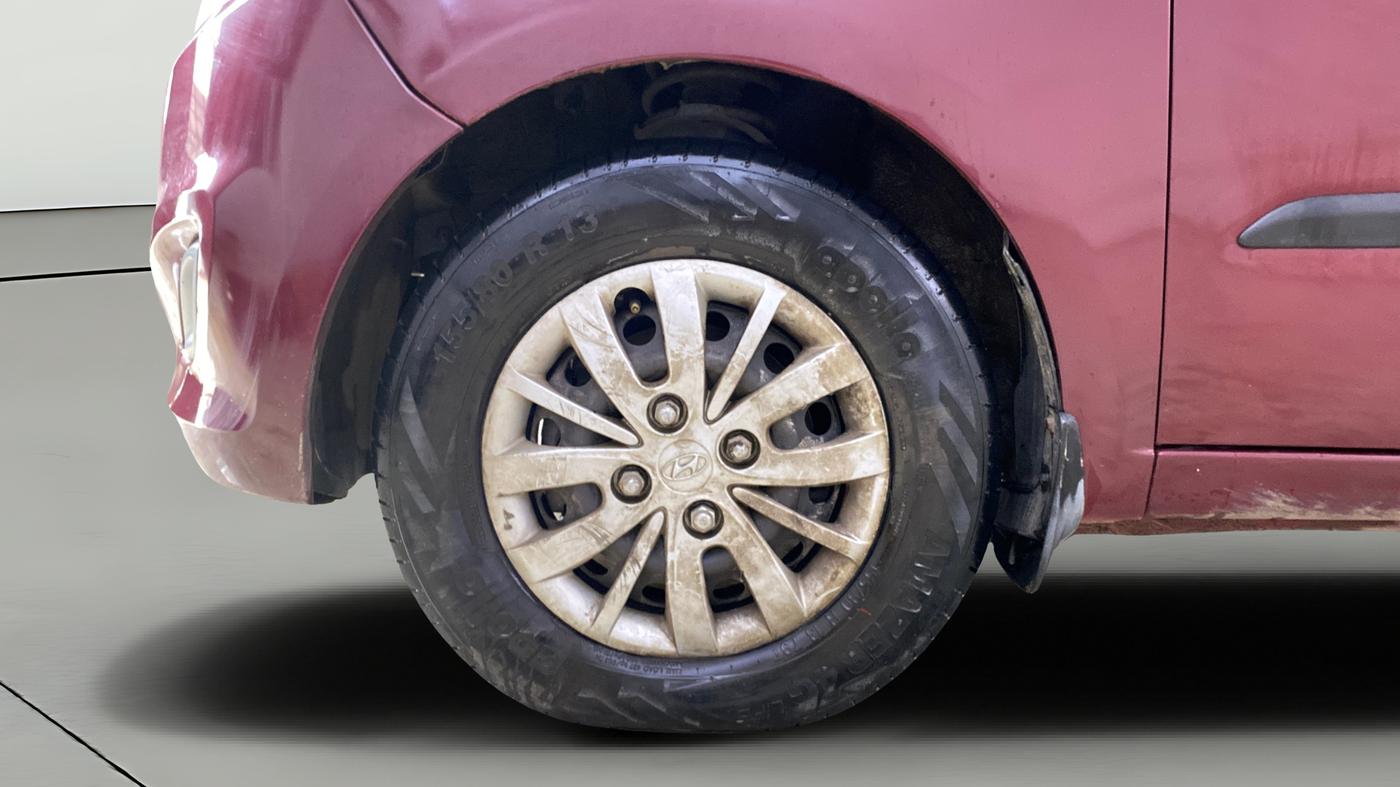 2014 Hyundai i10 SPORTZ 1.1, CNG, Manual, 45,231 km, Left Front Wheel