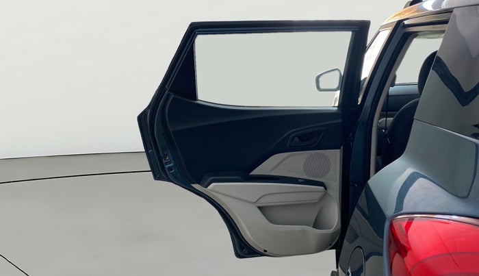 2023 Mahindra XUV300 W6 1.2 PETROL AMT, Petrol, Automatic, 16,670 km, LHS Rear Door