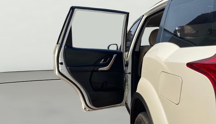 2018 Mahindra XUV500 W7, Diesel, Manual, 1,03,059 km, LHS Rear Door
