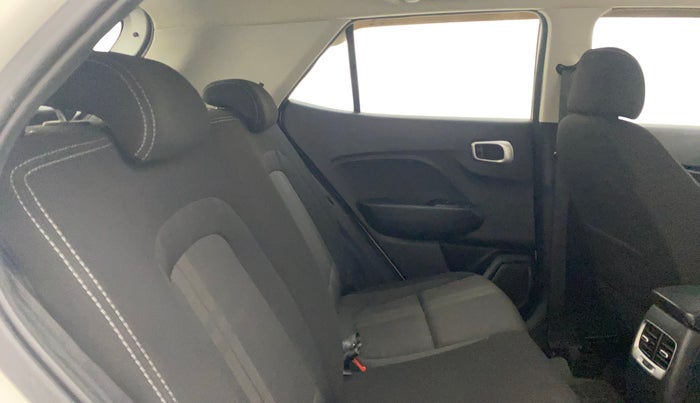 2021 Hyundai VENUE SX 1.5 CRDI, Diesel, Manual, 30,409 km, Right Side Rear Door Cabin