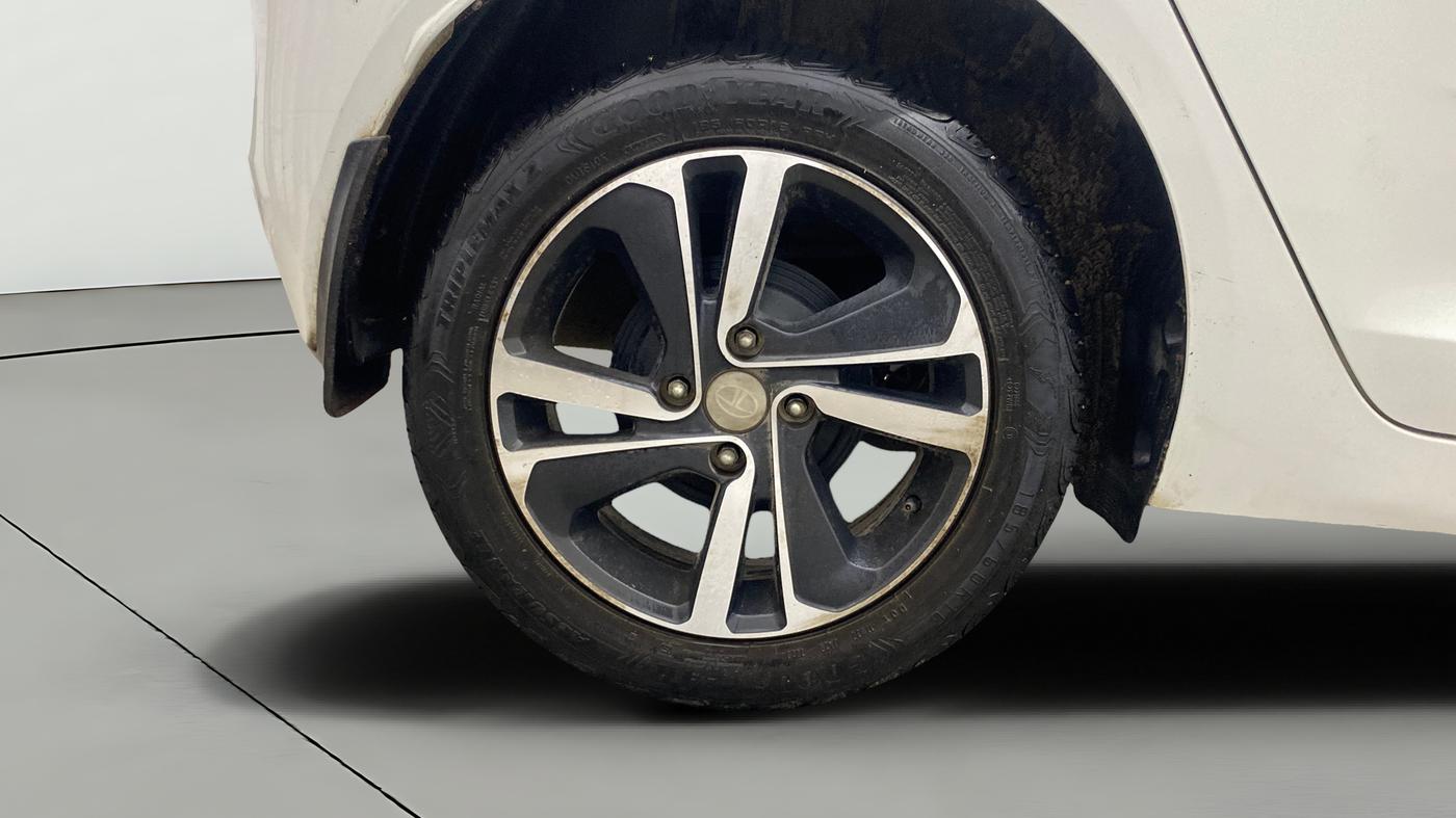 2023 Tata ALTROZ XZ PLUS SUNROOF CNG, CNG, Manual, 43,186 km, Right Rear Wheel