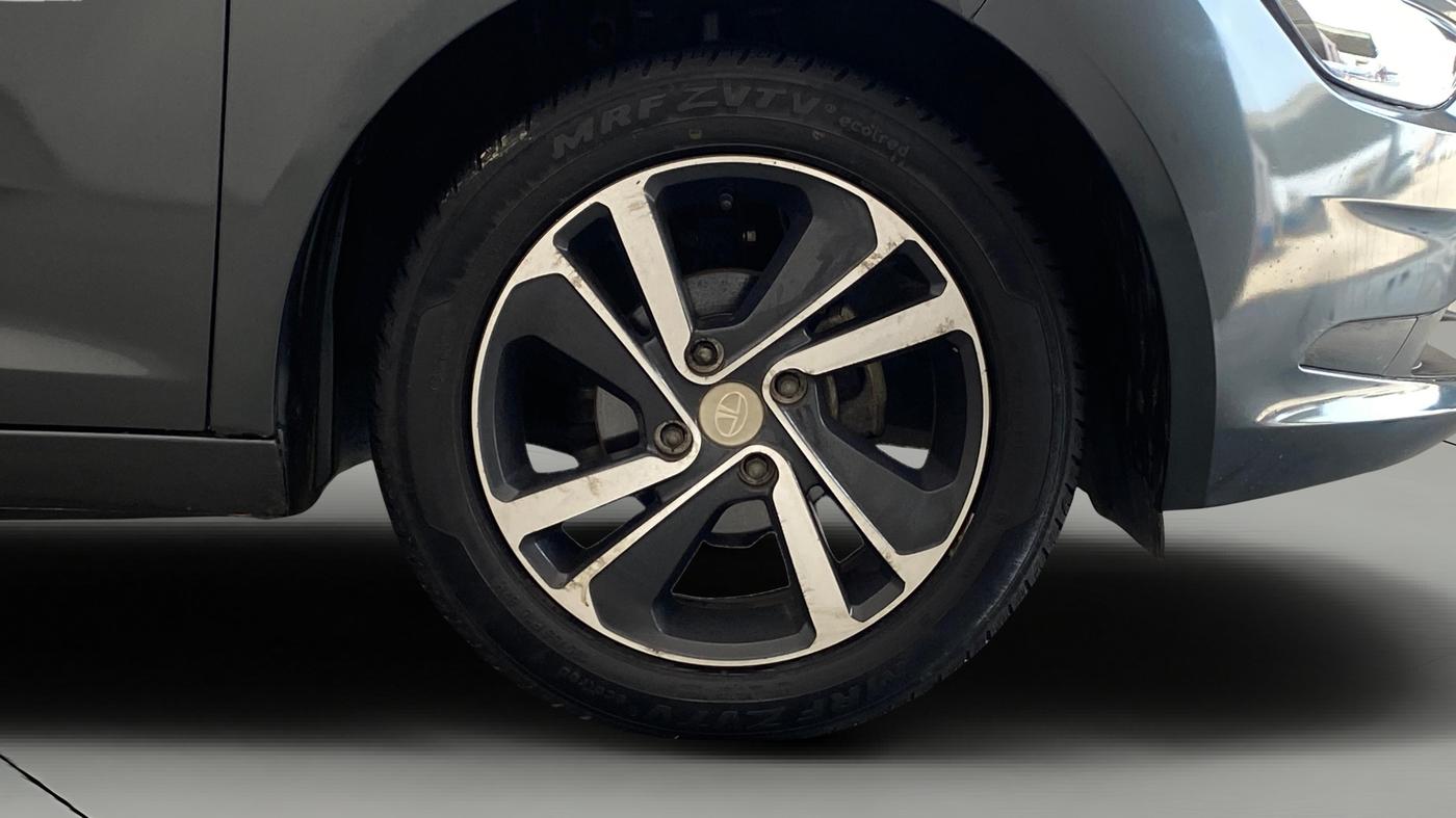 2021 Tata ALTROZ XZ PETROL, Petrol, Manual, 20,070 km, Right Front Wheel