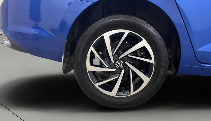 2022 Volkswagen VIRTUS TOPLINE TSI 1.0 MT, Petrol, Manual, 63,711 km, Right Rear Wheel