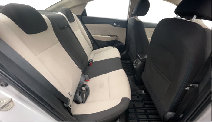 2018 Hyundai Verna 1.6 VTVT SX, Petrol, Manual, 25,790 km, Right Side Rear Door Cabin