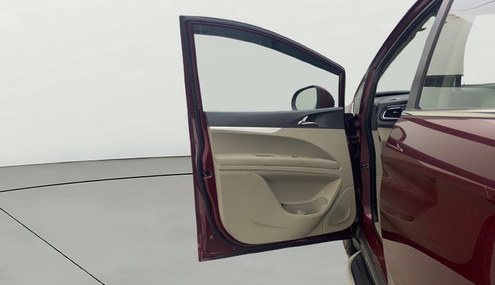 2018 Mahindra MARAZZO M8 7 STR, Diesel, Manual, 49,420 km, LHS Front Door