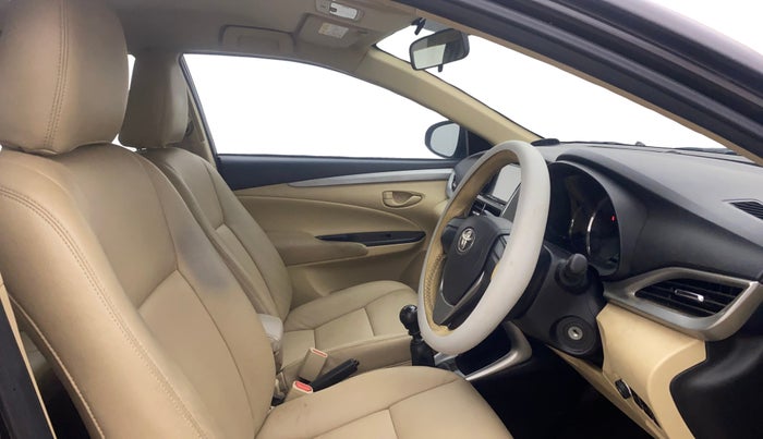 2020 Toyota YARIS J MT, CNG, Manual, 69,734 km, Right Side Front Door Cabin