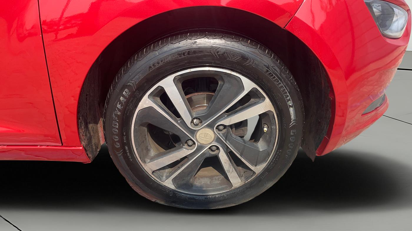 2021 Tata ALTROZ XZ PETROL, Petrol, Manual, 94,303 km, Right Front Wheel