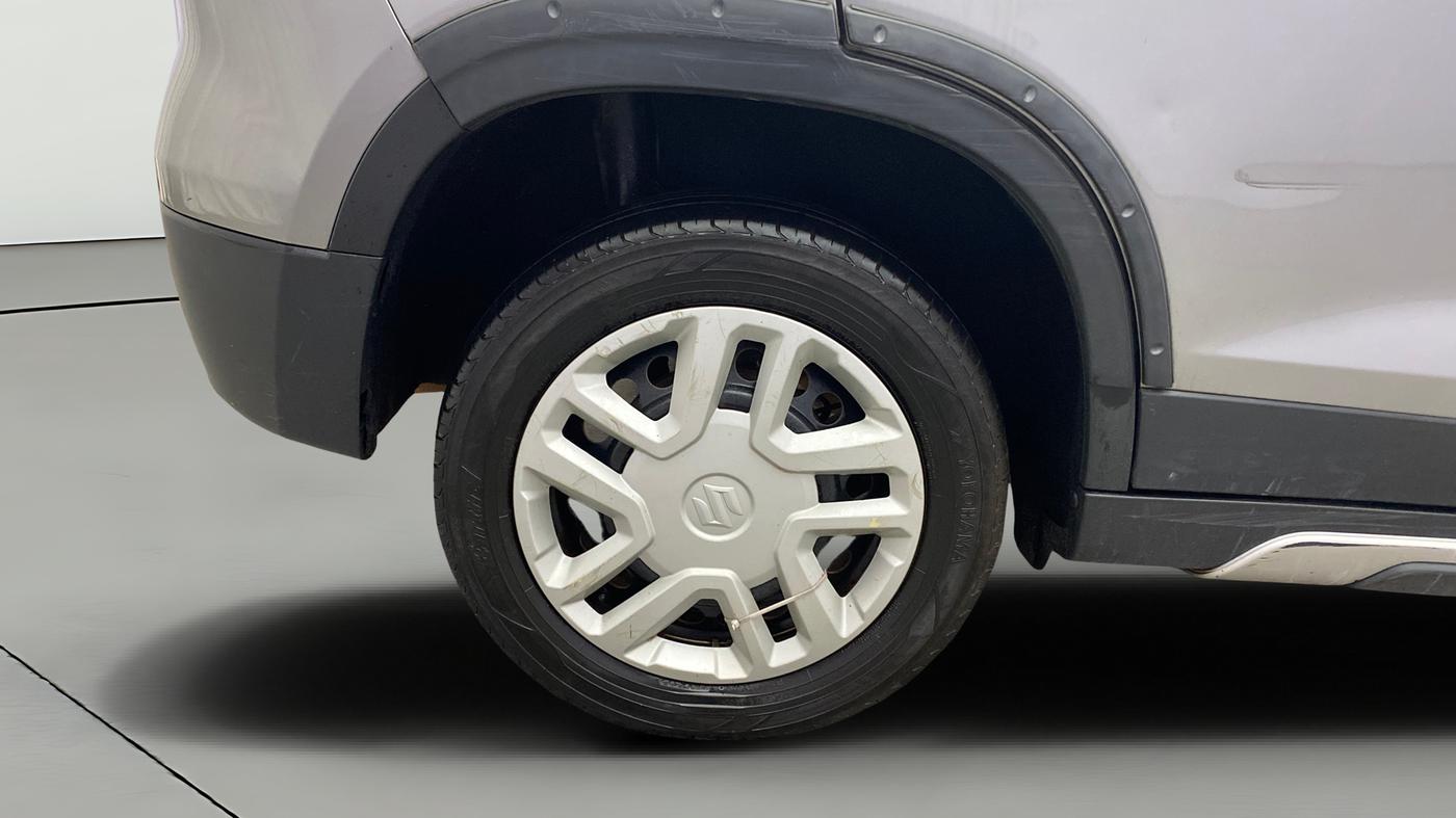 2016 Maruti Vitara Brezza VDI, Diesel, Manual, 1,01,560 km, Right Rear Wheel