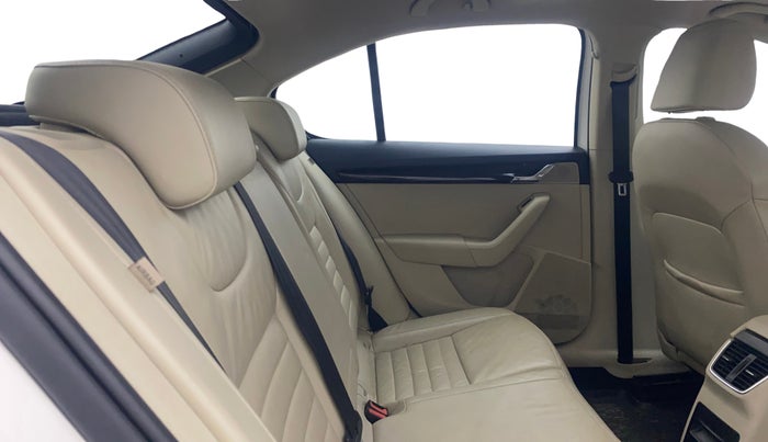 2016 Skoda Octavia STYLE PLUS AT 1.8 TSI, Petrol, Automatic, 63,863 km, Right Side Rear Door Cabin