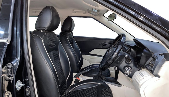 2022 Mahindra XUV300 W4 1.2 PETROL, Petrol, Manual, 26,197 km, Right Side Front Door Cabin