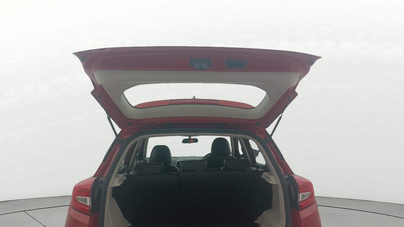2019 Mahindra XUV300 W6 1.5 DIESEL, Diesel, Manual, 72,584 km, Boot Door Open
