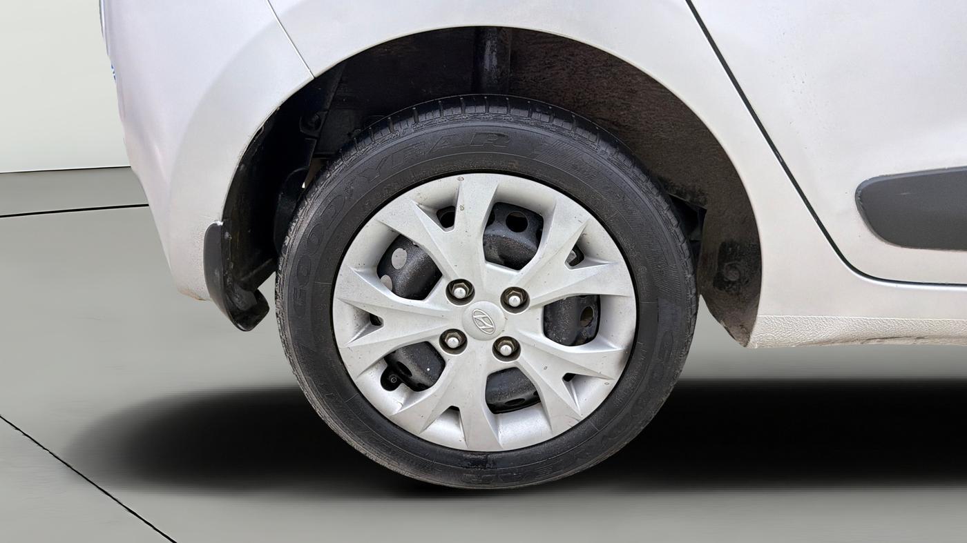 2016 Hyundai Grand i10 SPORTZ 1.2 KAPPA VTVT, Petrol, Manual, 51,598 km, Right Rear Wheel