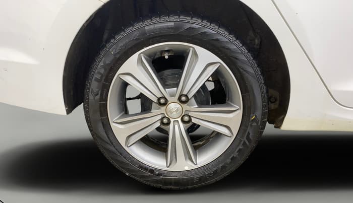 2018 Hyundai Verna 1.6 VTVT SX (O) AT, Petrol, Automatic, 48,550 km, Right Rear Wheel