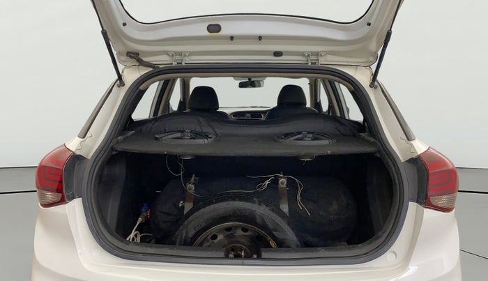 2018 Hyundai Elite i20 MAGNA EXECUTIVE 1.2, CNG, Manual, 1,42,463 km, Boot Open Zoomed View