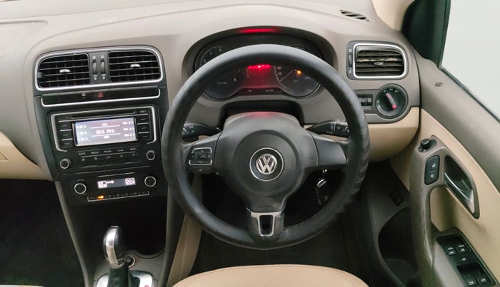2013 Volkswagen Vento HIGHLINE PETROL AT, Petrol, Automatic, 81,198 km, Steering Wheel Close Up