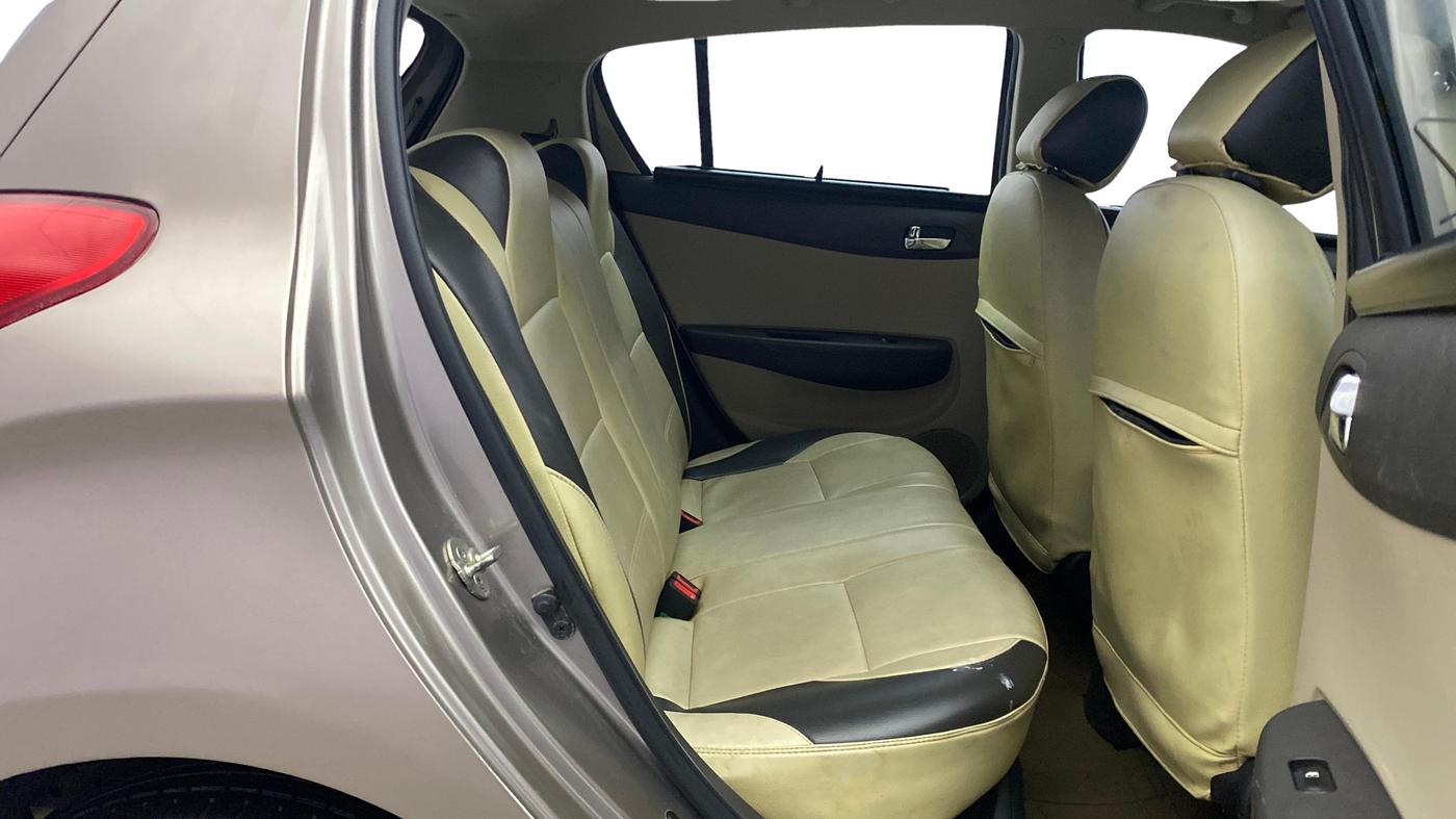 2013 Hyundai i20 MAGNA 1.2, Petrol, Manual, 29,754 km, Right Side Rear Door Cabin