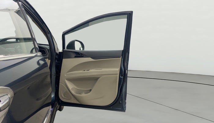 2020 Mahindra MARAZZO M2 8 STR, Diesel, Manual, 74,713 km, RHS Front Door