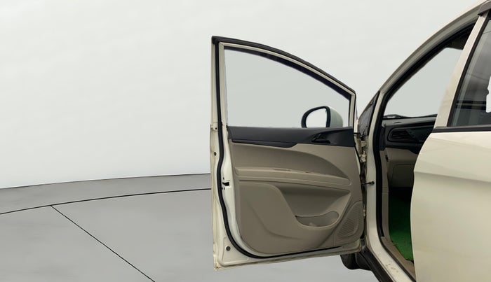 2019 Mahindra MARAZZO M4 8 STR, Diesel, Manual, 52,280 km, LHS Front Door