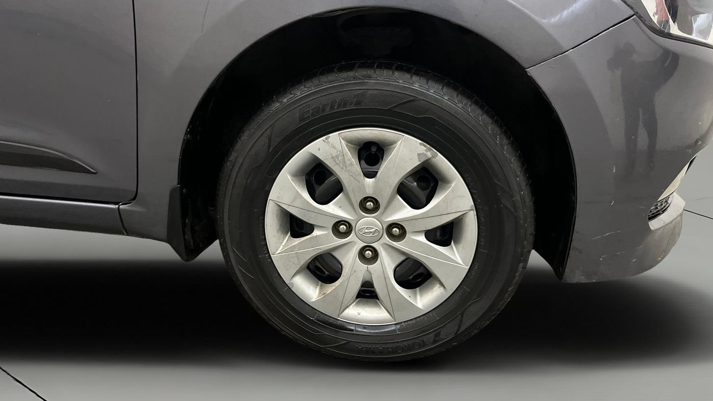 2017 Hyundai Elite i20 SPORTZ 1.2, Petrol, Manual, 95,942 km, Right Front Wheel