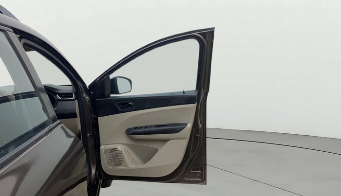 2022 Renault TRIBER RXT, Petrol, Manual, 52,550 km, RHS Front Door