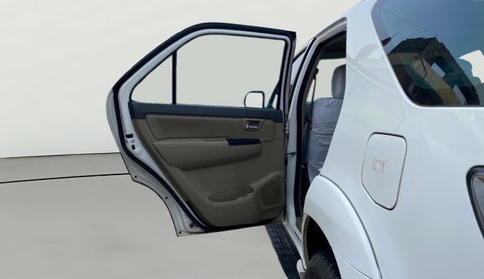 2013 Toyota Fortuner 3.0 4X4 MT, Diesel, Manual, 1,28,393 km, LHS Rear Door