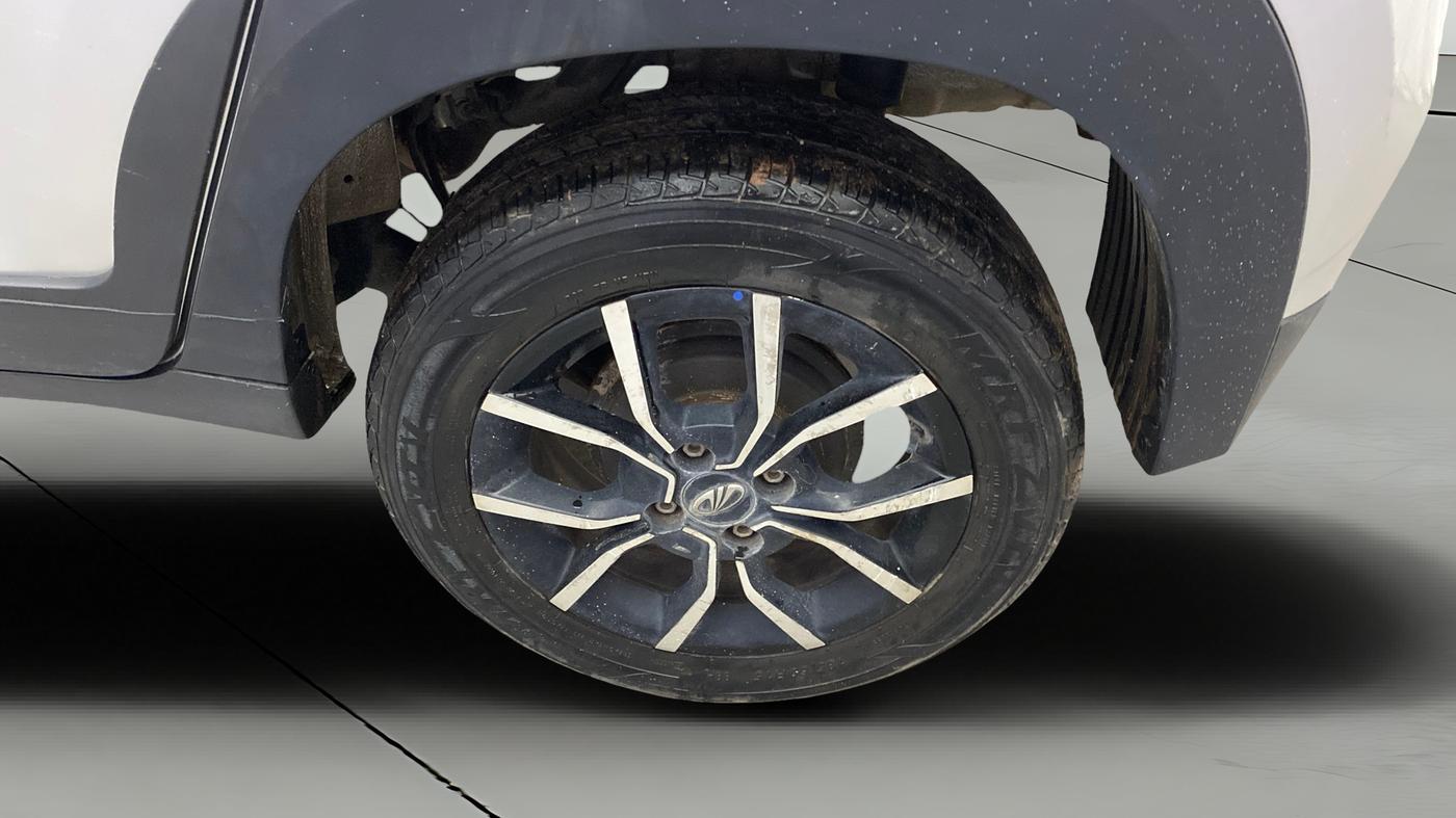 2018 Mahindra KUV 100 NXT K8 P 6 STR DUAL TONE, Petrol, Manual, 23,253 km, Left Rear Wheel