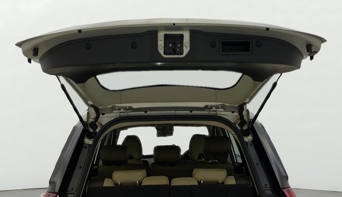 2021 Mahindra XUV500 W9, Diesel, Manual, 1,00,157 km, Boot Door Open