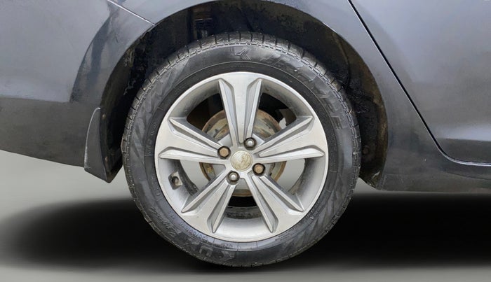 2018 Hyundai Verna 1.6 VTVT SX (O) AT, Petrol, Automatic, 43,684 km, Right Rear Wheel