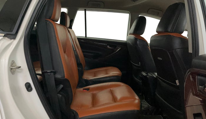 2022 Toyota Innova Crysta 2.7 GX AT 7 STR, Petrol, Automatic, 37,081 km, Right Side Rear Door Cabin