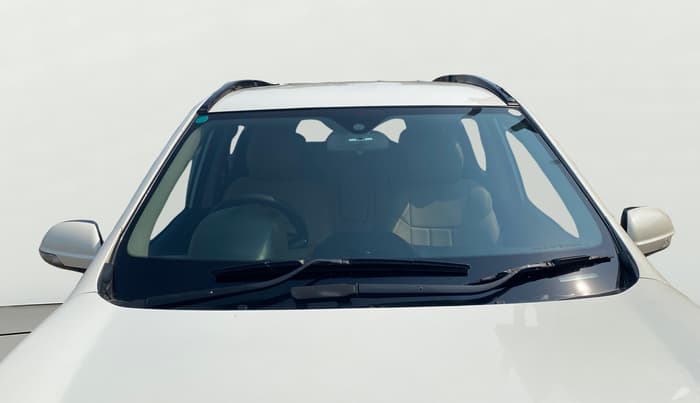 2018 Mahindra XUV500 W7, Diesel, Manual, 1,03,059 km, Front Windshield