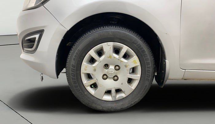 2013 Hyundai i20 MAGNA 1.2, Petrol, Manual, 1,11,877 km, Left Front Wheel