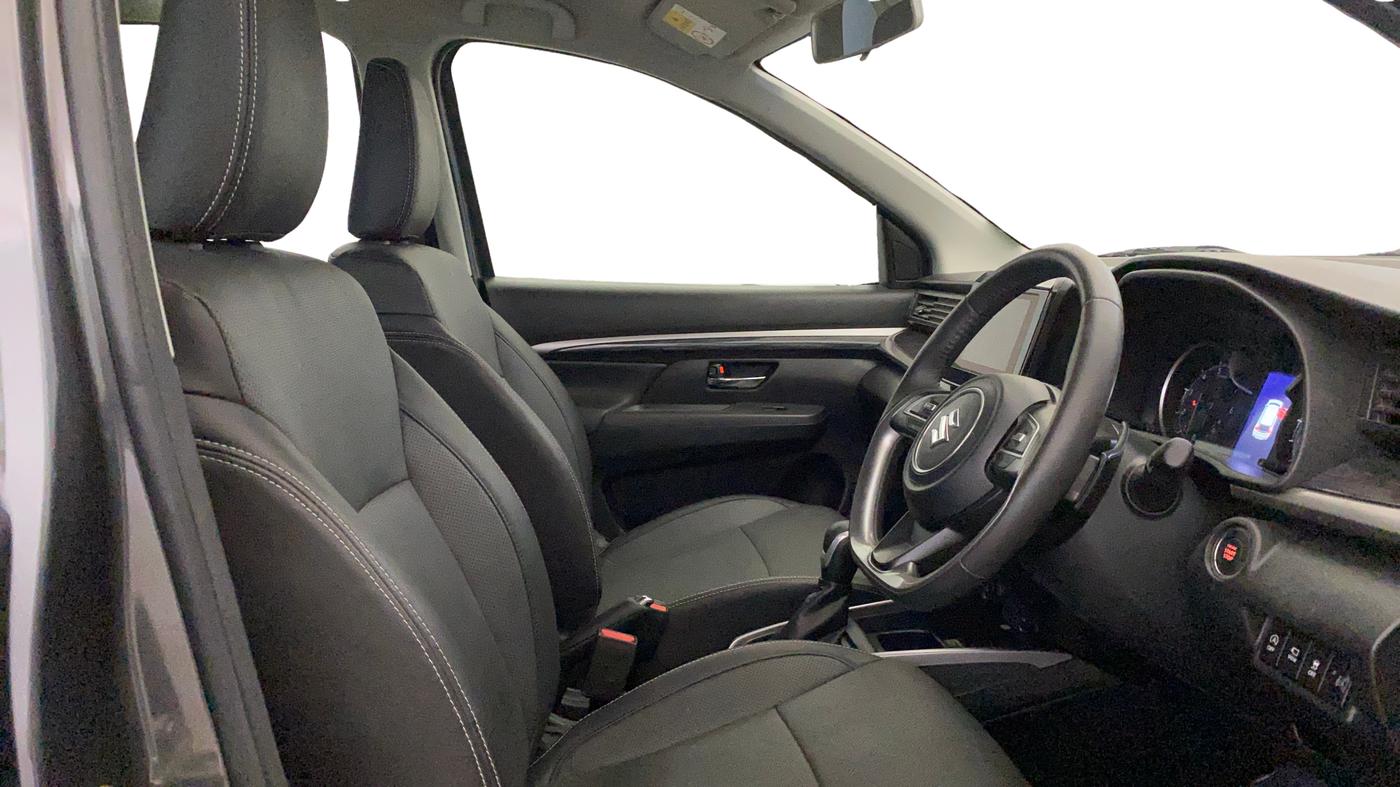 2025 Maruti XL6 ALPHA AT, Petrol, Automatic, 19,583 km, Right Side Front Door Cabin