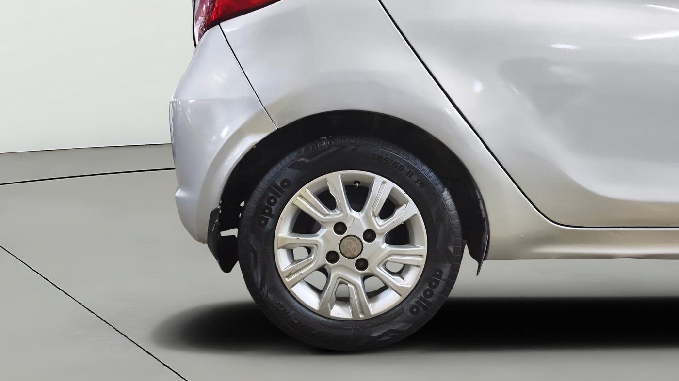 2018 Tata Tiago XZ PETROL, CNG, Manual, 1,26,094 km, Right Rear Wheel