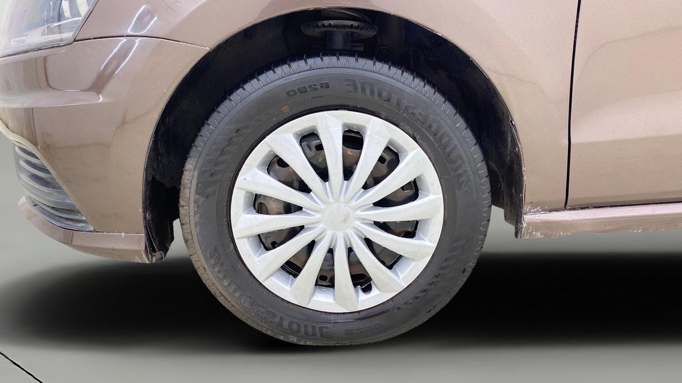 2018 Volkswagen Ameo TRENDLINE 1.0L, CNG, Manual, 1,32,995 km, Left Front Wheel