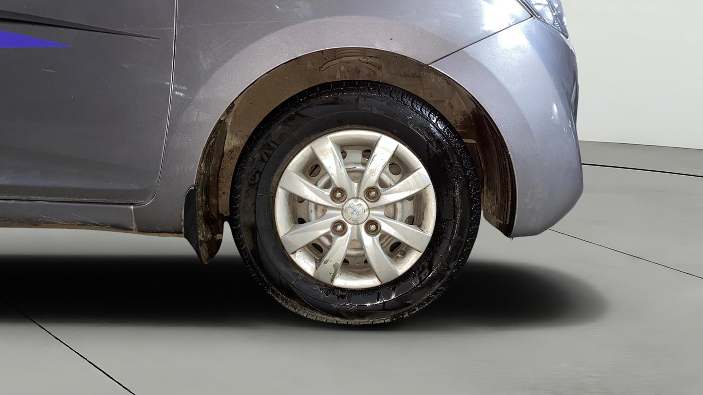 2014 Hyundai Eon ERA +, Petrol, Manual, 33,392 km, Right Front Wheel