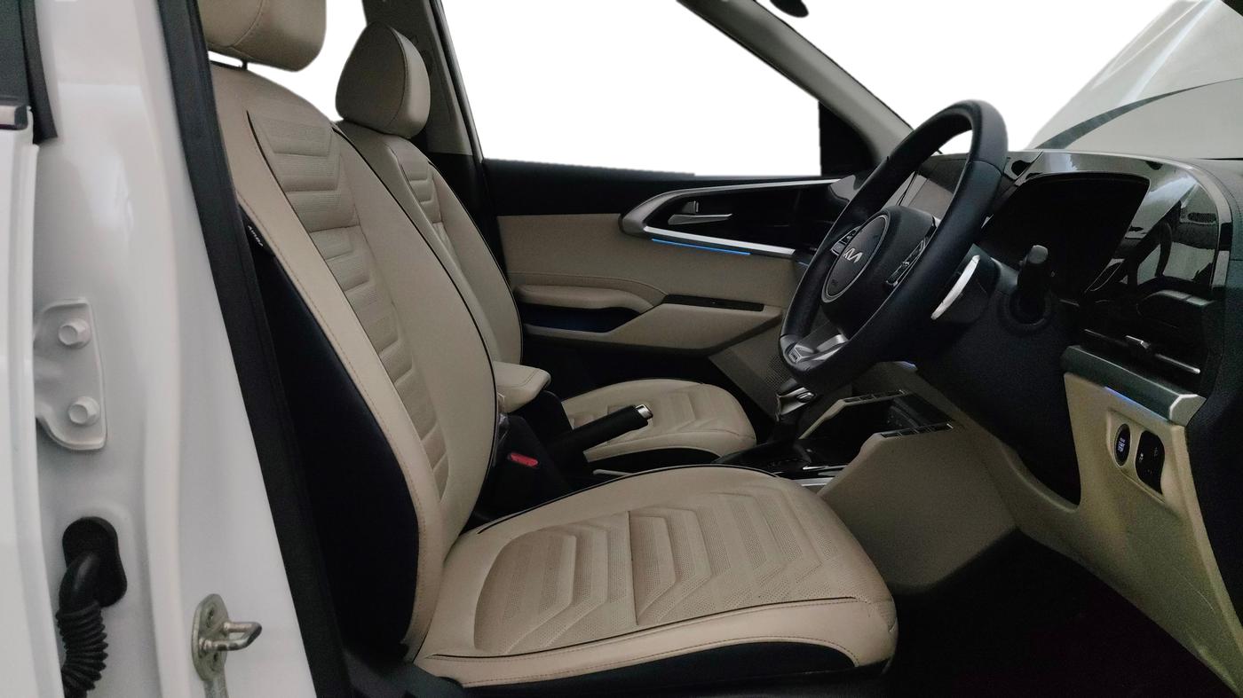 2022 KIA CARENS LUXURY PLUS 1.5 DIESEL AT 6 STR, Diesel, Automatic, 20,469 km, Right Side Front Door Cabin