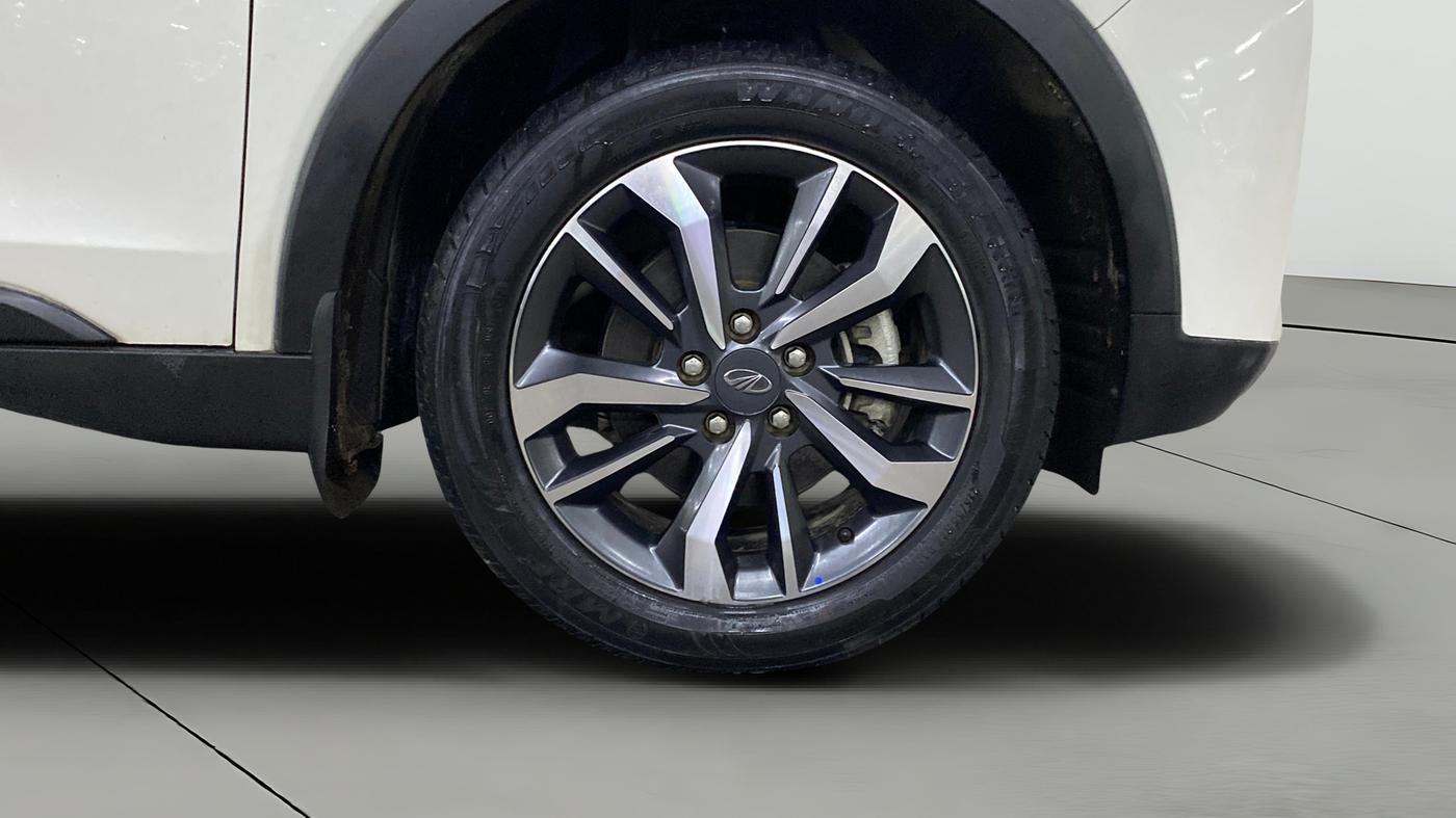 2021 Mahindra XUV300 W8 (O) 1.2 PETROL, Petrol, Manual, 44,993 km, Right Front Wheel