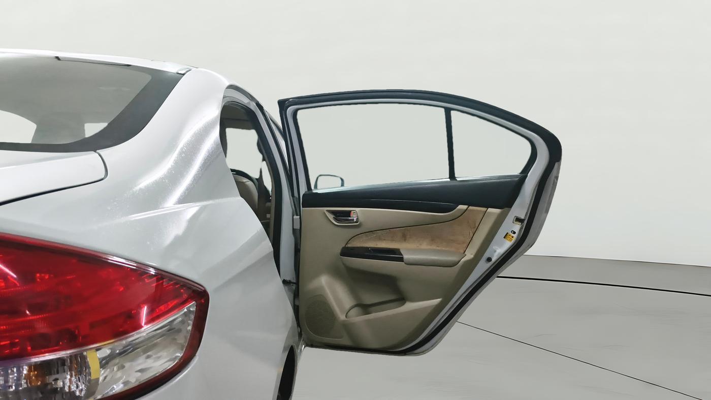 2016 Maruti Ciaz VDI+ SHVS, Diesel, Manual, 73,092 km, RHS Rear Door