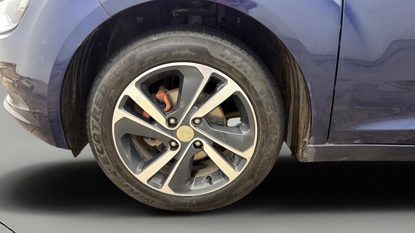2023 Tata ALTROZ XZ CNG, CNG, Manual, 56,900 km, Left Front Wheel