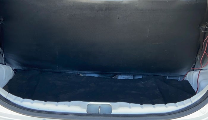 2013 Hyundai Eon MAGNA +, Petrol, Manual, 1,36,547 km, Boot Open Zoomed View