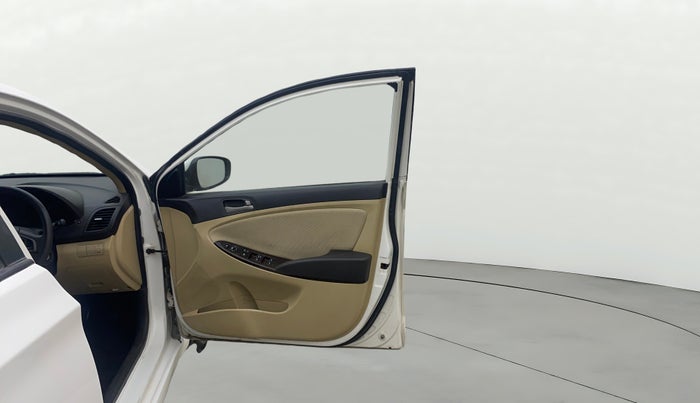 2017 Hyundai Verna 1.6 VTVT SX, Petrol, Manual, 60,315 km, RHS Front Door