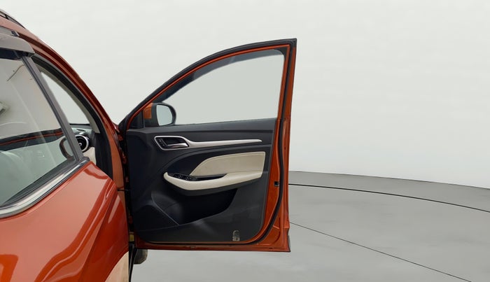 2022 MG ASTOR SHARP EX 1.5 MT, Petrol, Manual, 25,603 km, RHS Front Door