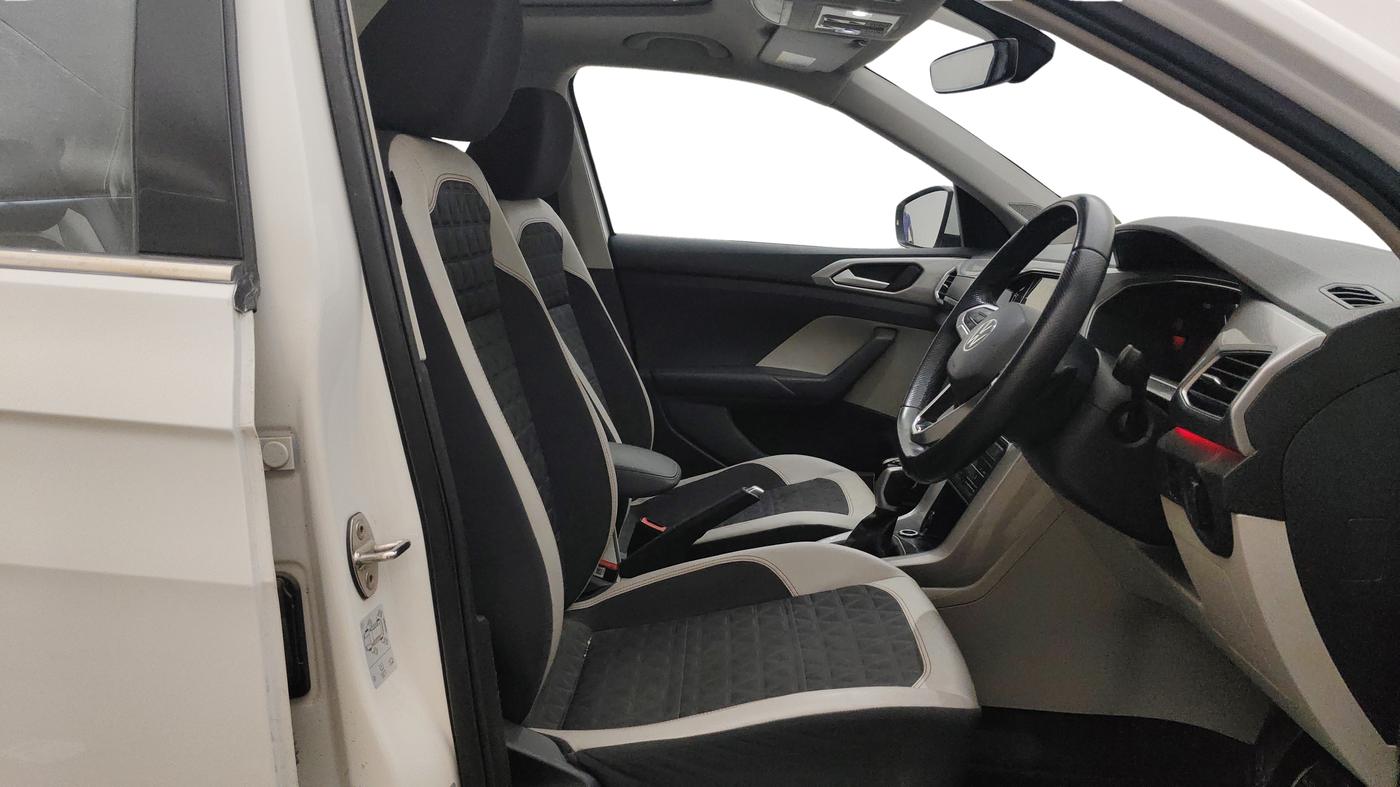 2022 Volkswagen TAIGUN GT PLUS 1.5 TSI DSG, Petrol, Automatic, 1,32,188 km, Right Side Front Door Cabin