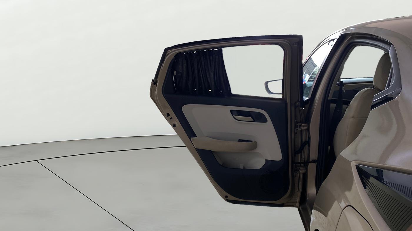 2025 Tata ALTROZ Accomplished Plus S Petrol 6DCT, Petrol, Automatic, 35,037 km, LHS Rear Door