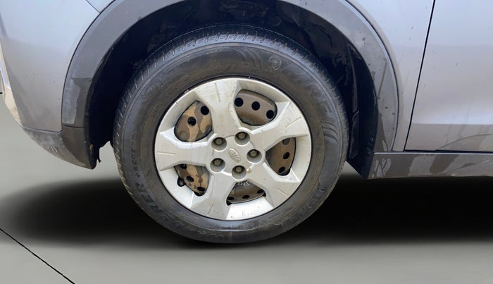 2021 Mahindra XUV300 W6 1.5 Diesel, Diesel, Manual, 62,329 km, Left Front Wheel