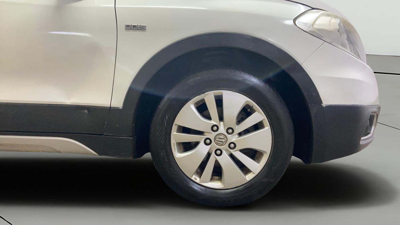 2015 Maruti S Cross ZETA 1.6, Diesel, Manual, 1,23,328 km, Right Front Wheel