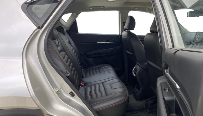 2024 KIA SONET HTK (O) 1.2 Petrol MT, Petrol, Manual, 10,669 km, Right Side Rear Door Cabin