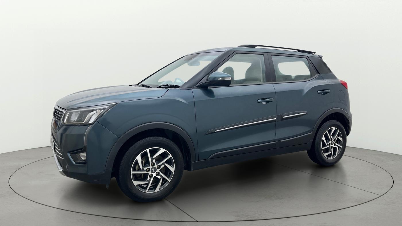 2023 Mahindra XUV300 W8 (O) 1.2 PETROL AMT, Petrol, Automatic, 35,603 km, Left Front Diagonal
