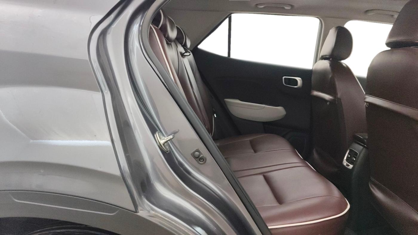 2022 Hyundai VENUE SX 1.0 (O) TURBO IMT, Petrol, Manual, 82,779 km, Right Side Rear Door Cabin