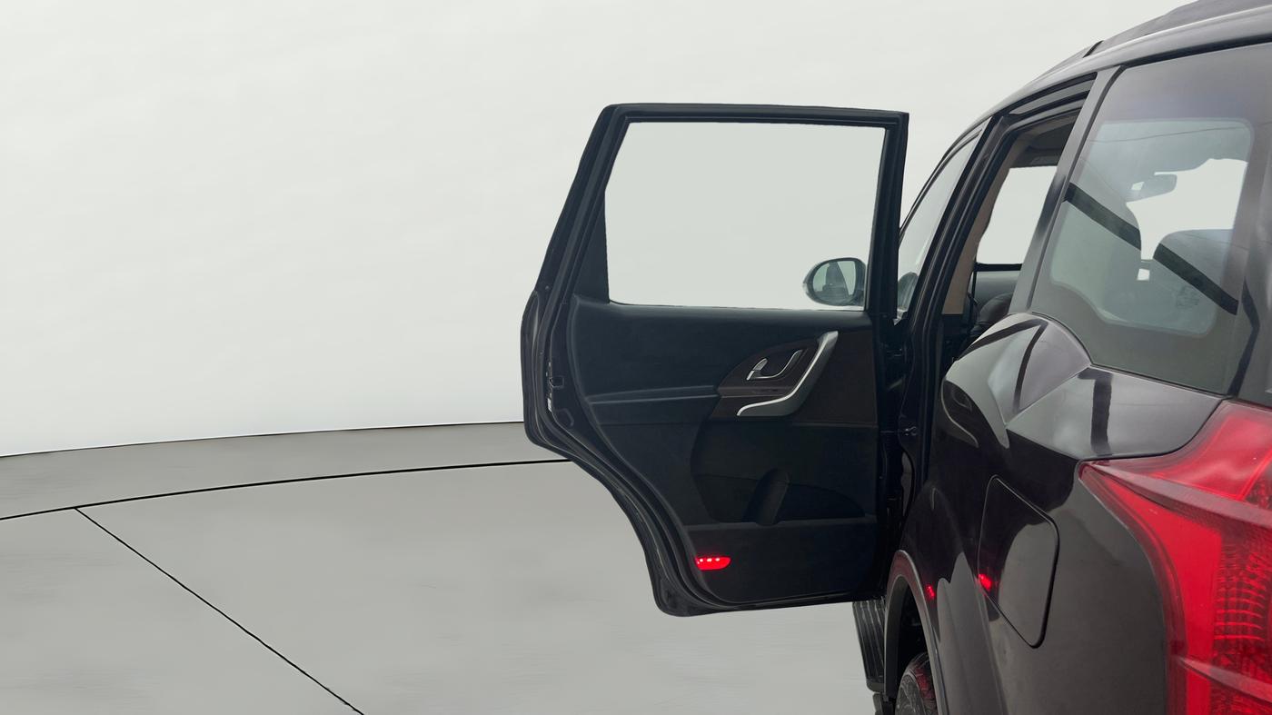 2013 Mahindra XUV500 W8, Diesel, Manual, 68,037 km, LHS Rear Door